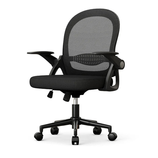 Chaise ergonomique noire compacte avec dossier en maille et accoudoirs rabattables