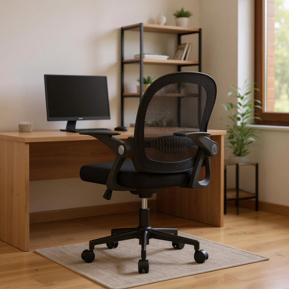 Chaise ergonomique noire vue latérale avec assise rembourrée et dossier en maille