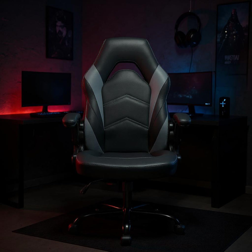 Chaise gaming noire en cuir PU utilisée dans un bureau gaming éclairage rouge